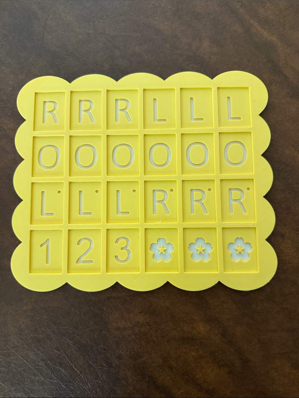 Practice mahjong board for learning, yellow